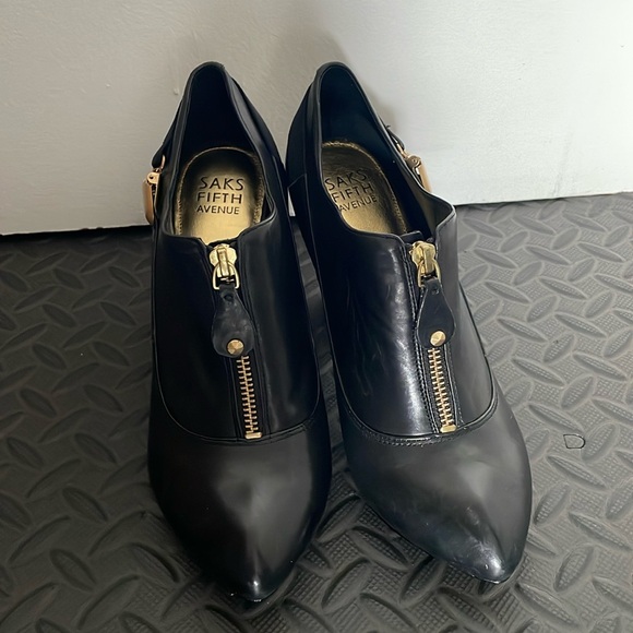 Saks Fifth Avenue black leather booties - size 8M - Picture 1 of 5